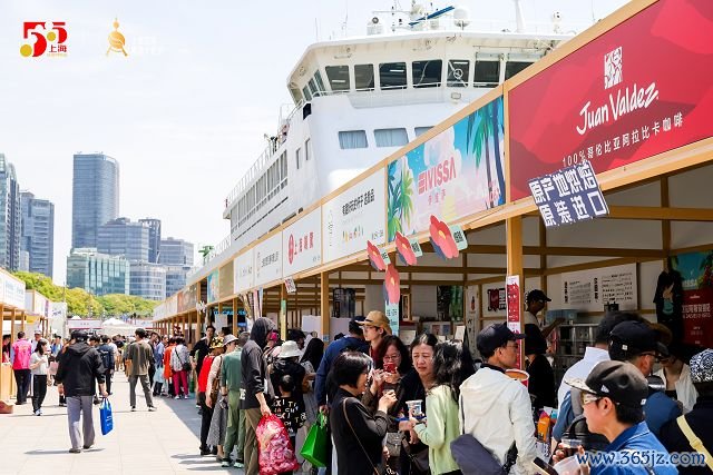 位于上海北外滩的咖啡节主市集迎来众多市民与游客 主办方供图